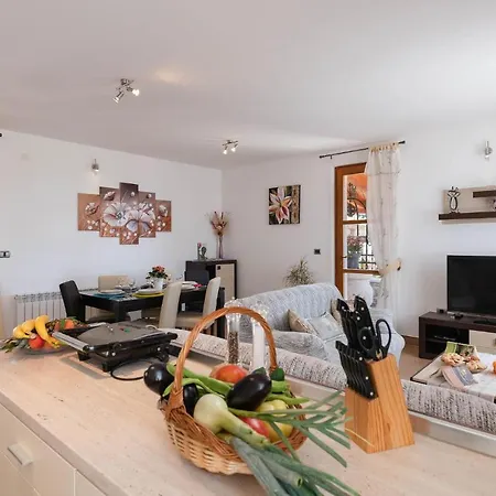 Apartament Beautiful In Hr-52215 *
