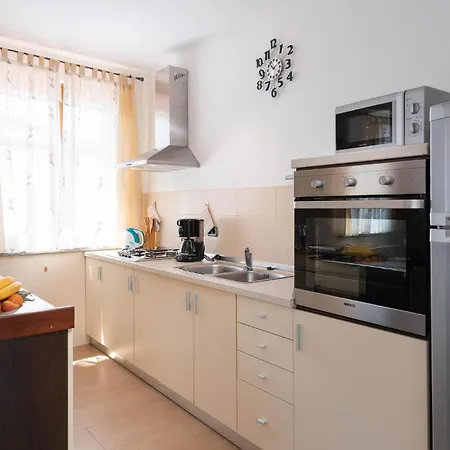 Apartament Beautiful In Hr-52215 *