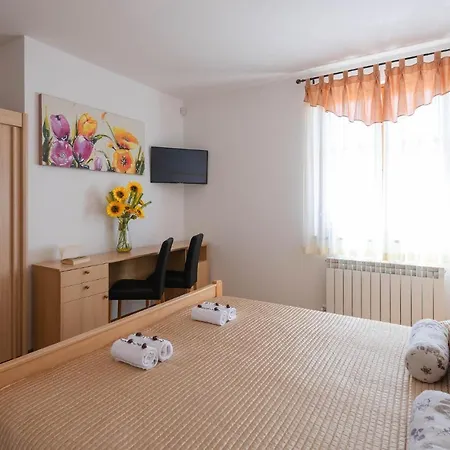 2 Bedroom Gorgeous In Hr-52215 Vodnjan