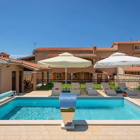 2 Bedroom Gorgeous In Hr-52215 Vodnjan