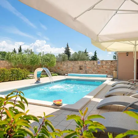 2 Bedroom Gorgeous In Hr-52215 * Vodnjan