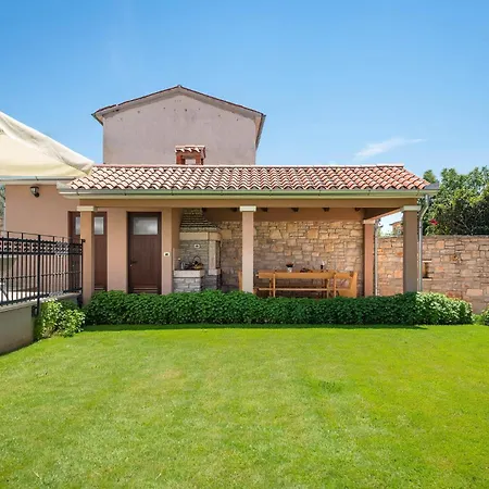 2 Bedroom Gorgeous In Hr-52215 *