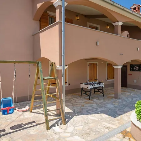 2 Bedroom Gorgeous In Hr-52215 Apartment *