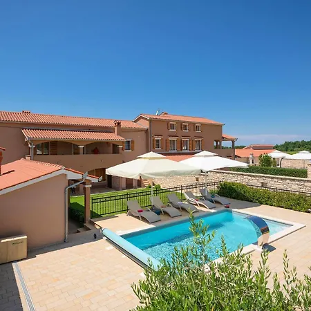 Apartamento 2 Bedroom Gorgeous In Hr-52215 *