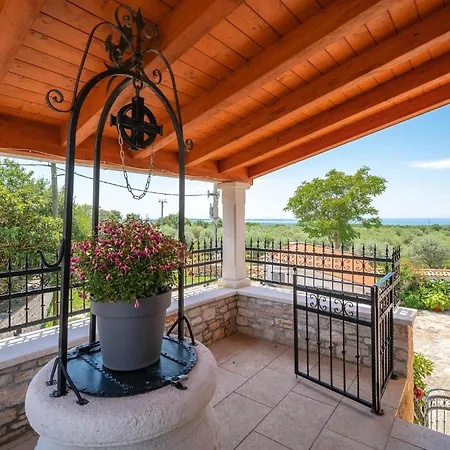 2 Bedroom Gorgeous In Hr-52215 Vodnjan