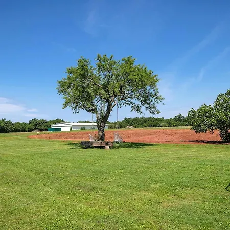 2 Bedroom Gorgeous In Hr-52215 Apartment *