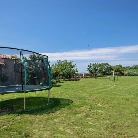 2 Bedroom Gorgeous In Hr-52215 Vodnjan
