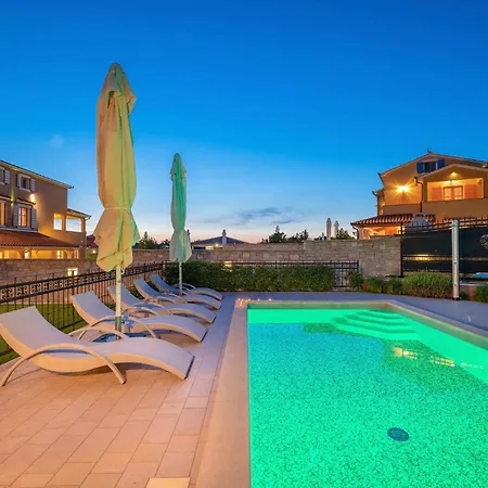 2 Bedroom Gorgeous In Hr-52215 Vodnjan